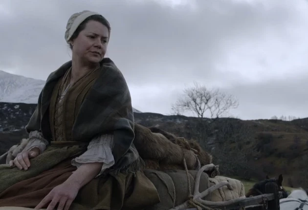 Промо-кадр из 2 серии 1 сезона сериала Чужестранка: Кровь от крови моей 2025г