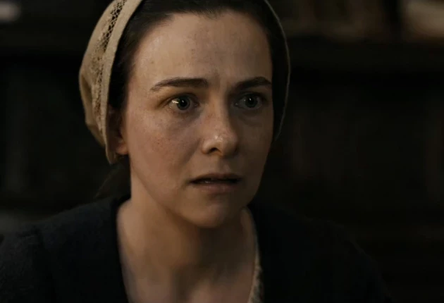 Промо-кадр из 6 серии 1 сезона сериала Чужестранка: Кровь от крови моей 2025г