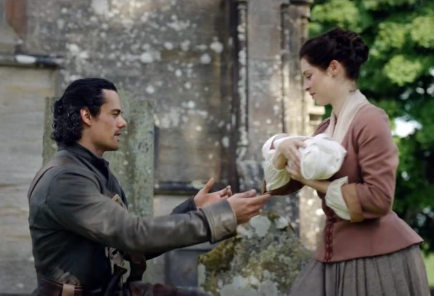 Промо-кадр из 7 серии 1 сезона сериала Чужестранка: Кровь от крови моей 2025г